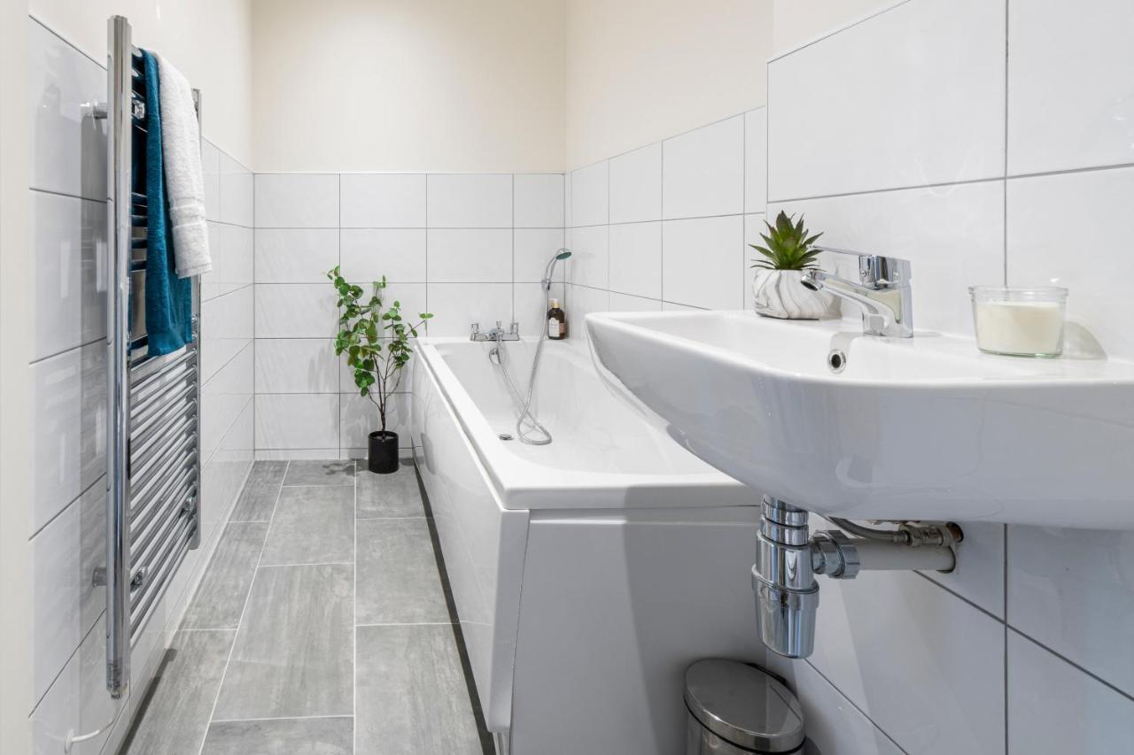 Stylish 2 Bed Apartment Close To City Bradford  Kültér fotó